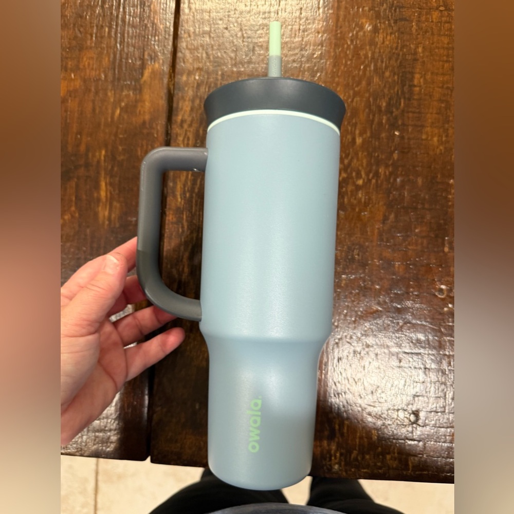 Owala like new 40oz tumbler